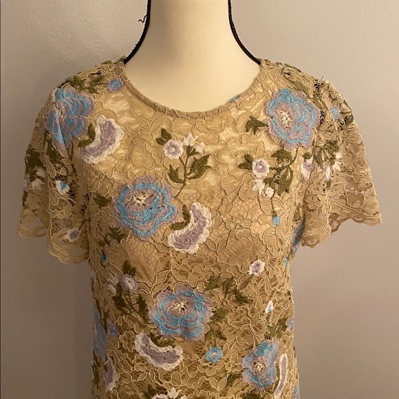 Calvin Klein size 8 embroidered dress with attached tank lining - Picture 2 of 11